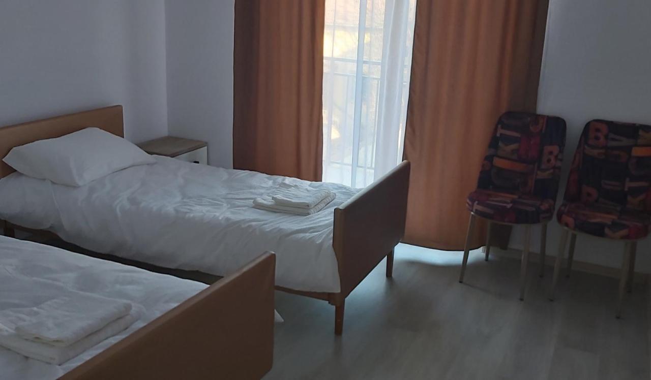 Studio Elisa Apartment Caransebes Luaran gambar
